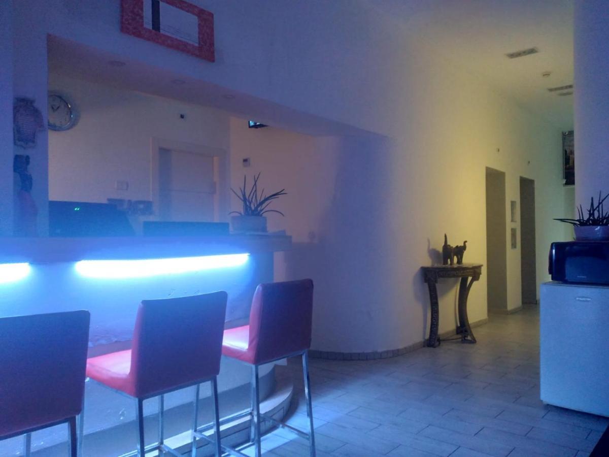 Superior Motel ไฮฟา ภายนอก รูปภาพ